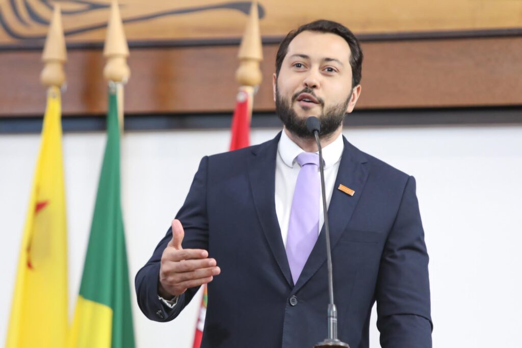 emerson-jarude-destaca-a-importancia-do-enem-e-oferece-apoio-com-aulao-gratuito-de-redacao