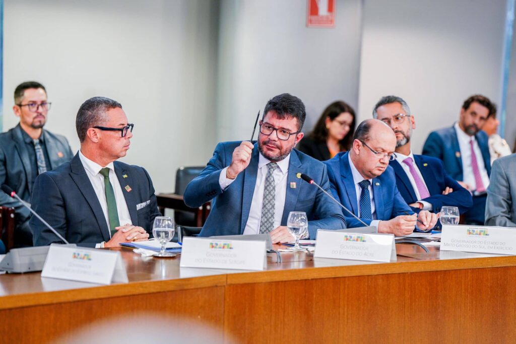 gladson-cameli-defende-amplo-debate-sobre-pec-da-seguranca-em-reuniao-com-o-presidente-lula