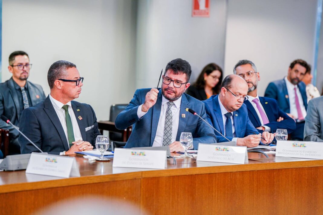 gladson-cameli-defende-amplo-debate-sobre-pec-da-seguranca-em-reuniao-com-o-presidente-lula