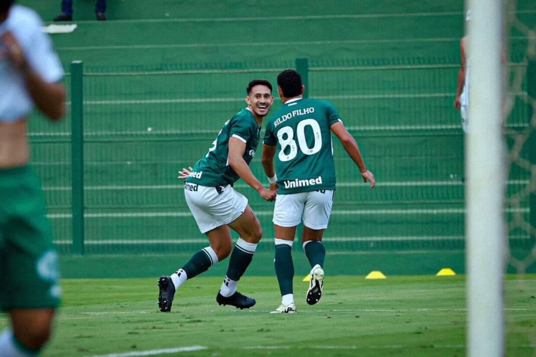 goias-e-melhor,-vence-na-serrinha-e-enterra-o-guarani-na-lanterna-da-serie-b