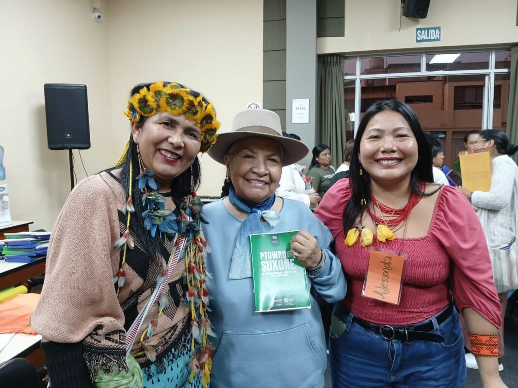 cartilhas-lei-maria-da-penha-para-mulheres-indigenas-traduzidas-para-linguas-manchineri-e-huni-kuin-sao-destaque-em-evento-internacional