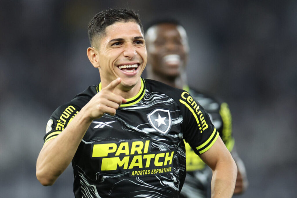 Botafogo atropela o Vasco e amplia vantagem para o Palmeiras – Cidade AC News botafogo-atropela-o-vasco-e-amplia-vantagem-para-o-palmeiras