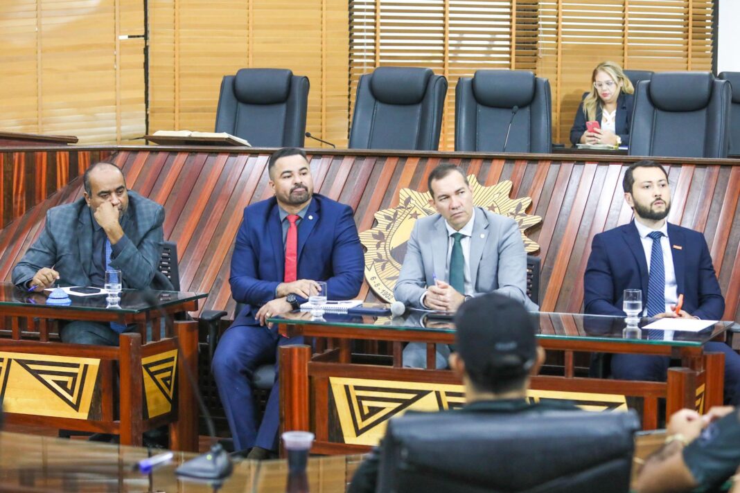 comissao-de-seguranca-da-assembleia-legislativa-do-acre-recebe-aprovados-da-policia-penal