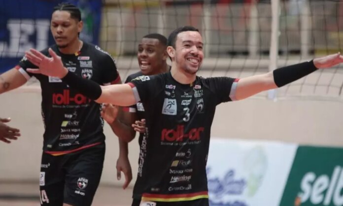 blumenau-ganha-duelo-direto-e-sobe-ao-6o-lugar-da-superliga blumenau-ganha-duelo-direto-e-sobe-ao-6o-lugar-da-superliga