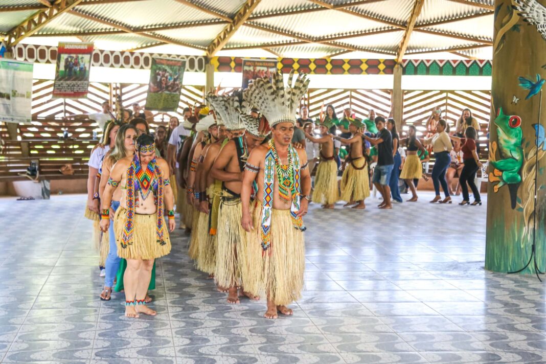 acre-realiza-1o-seminario-da-primeira-infancia-na-terra-indigena-puyanawa,-em-mancio-lima