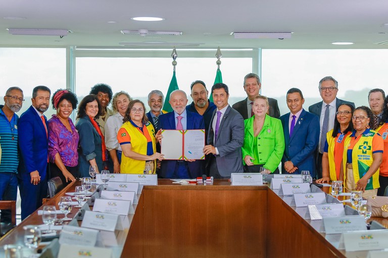 presidente-sanciona-lei-que-permite-custeio-de-despesas-de-locomocao-para-agentes-comunitarios-de-saude-e-agentes-de-combate-as-endemias