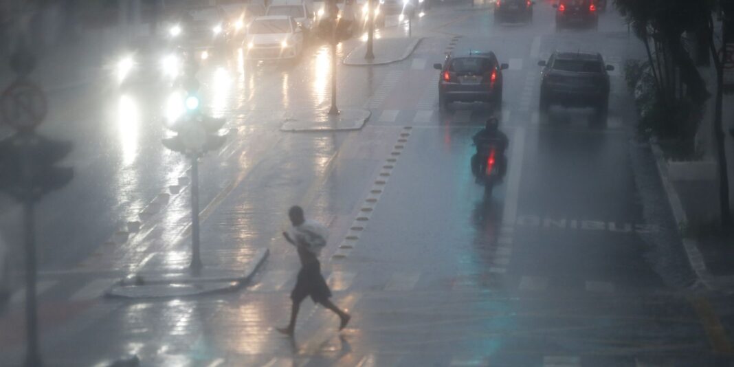 apos-chuvas,-sao-paulo-registra-enchentes-e-voos-cancelados