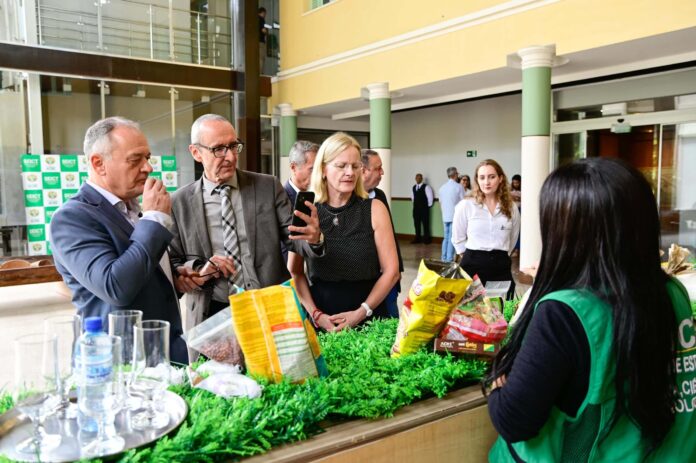 no-acre,-embaixador-da-austria-visita-museu-e-conhece-potencial-economico-do-estado no-acre,-embaixador-da-austria-visita-museu-e-conhece-potencial-economico-do-estado