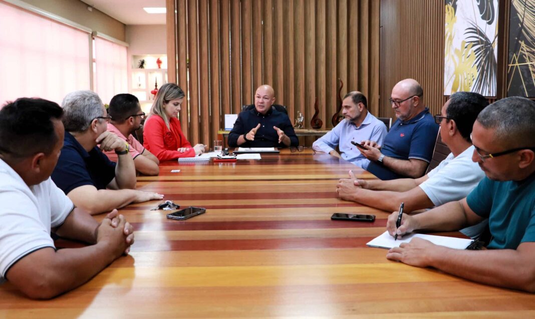 presidente-jose-adriano-reune-empresarios-da-construcao-civil-para-debater-melhorias-no-pec/ger