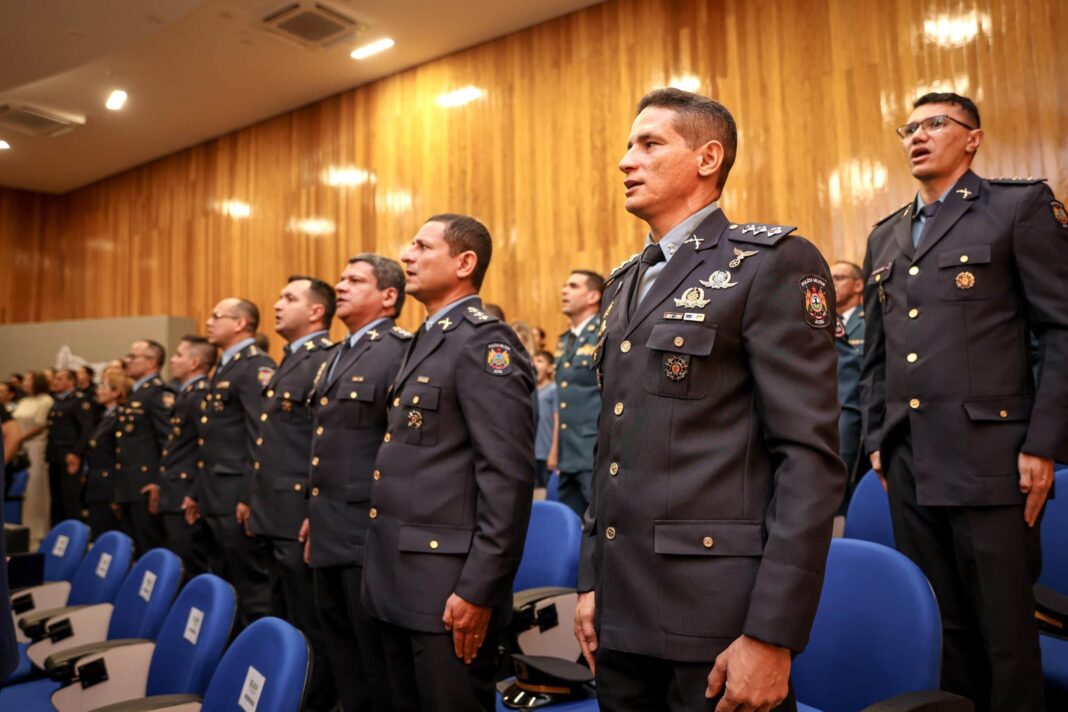 com-presenca-do-governador,-seguranca-publica-encerra-especializacao-de-agentes-e-reforca-compromisso-com-qualificacao-dos-servidores