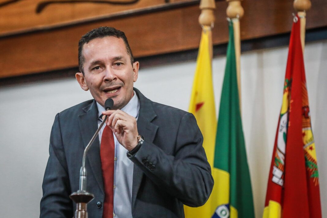 adailton-cruz-elogia-iniciativas-para-portadores-de-lupus-e-celebra-bonificacao-aos-profissionais-de-saude