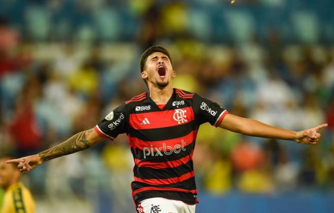 flamengo-desperdica-muitas-chances,-mas-vence-o-cuiaba-com-gol-nos-acrescimos