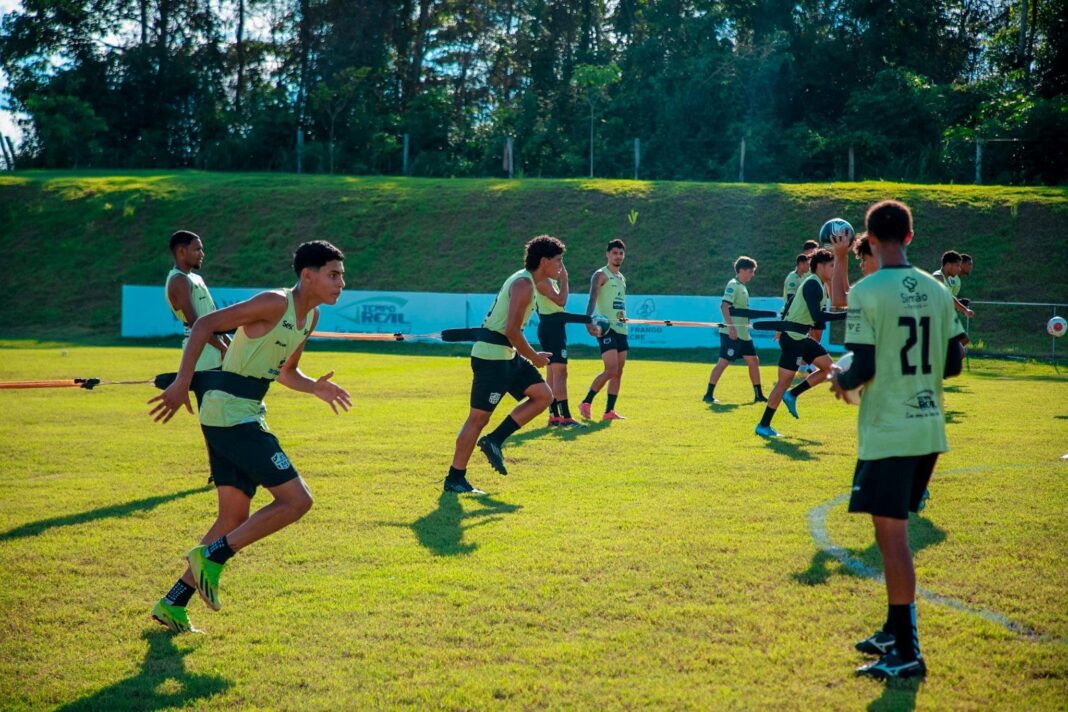 time-acreano-enfrenta-flamengo-na-reinauguracao-da-arena-da-floresta