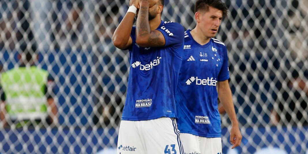 cruzeiro-e-vice-campeao-sul-americano-apos-levar-3-a-1-do-racing