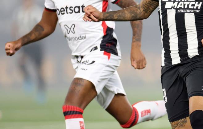 botafogo-busca-empate-contra-o-vitoria-no-fim,-mas-perde-a-lideranca-do-brasileiro