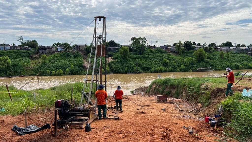 governo-constroi-rampa-de-acesso-ao-rio-iaco,-em-sena-madureira