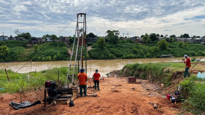 governo-constroi-rampa-de-acesso-ao-rio-iaco,-em-sena-madureira