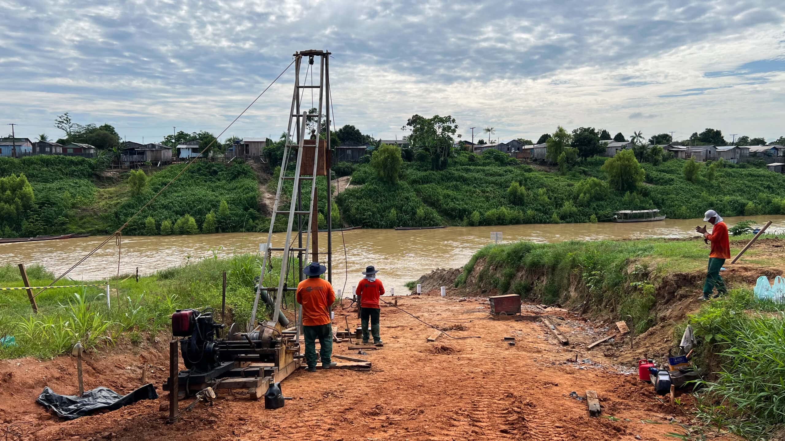 governo-constroi-rampa-de-acesso-ao-rio-iaco,-em-sena-madureira