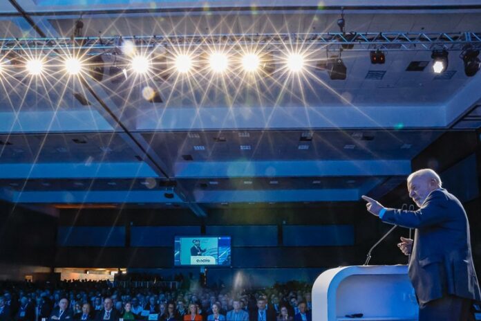 lula:-“politica-economica-e-distribuicao-de-oportunidade-para-210-milhoes-de-habitantes”