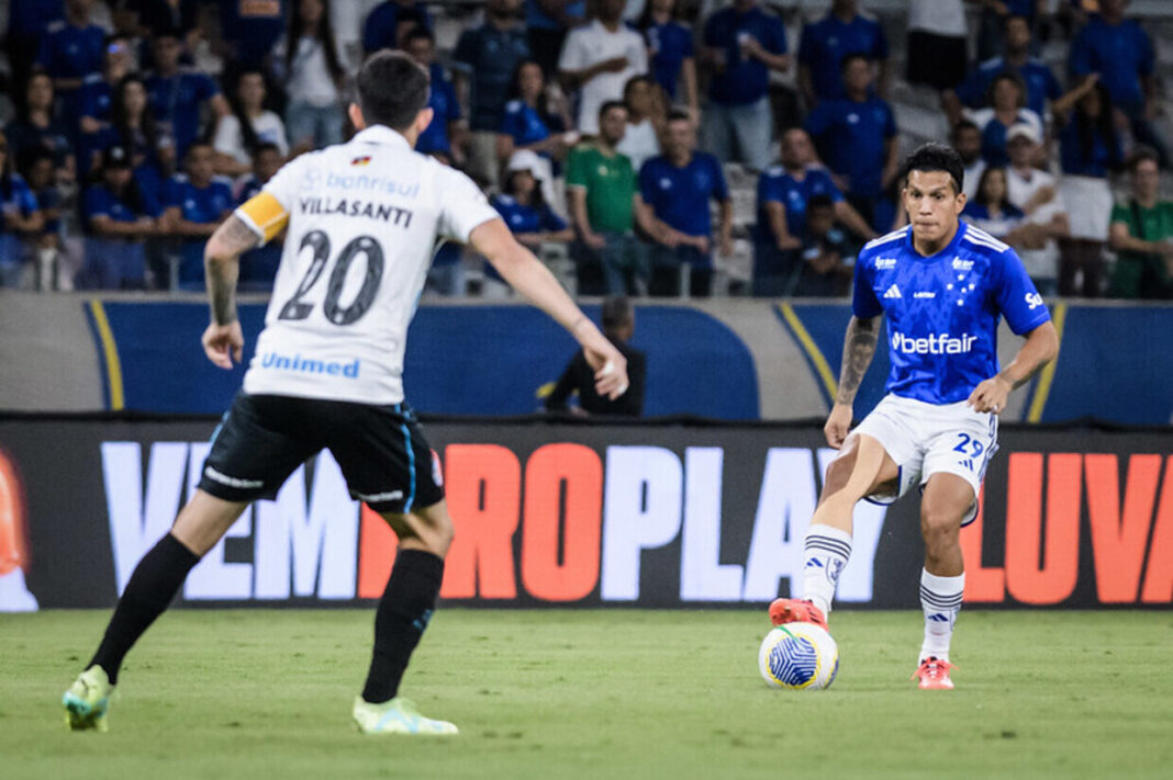 cruzeiro-e-gremio-nao-acham-resposta-para-a-ma-fase-e-ficam-no-empate-no-mineirao