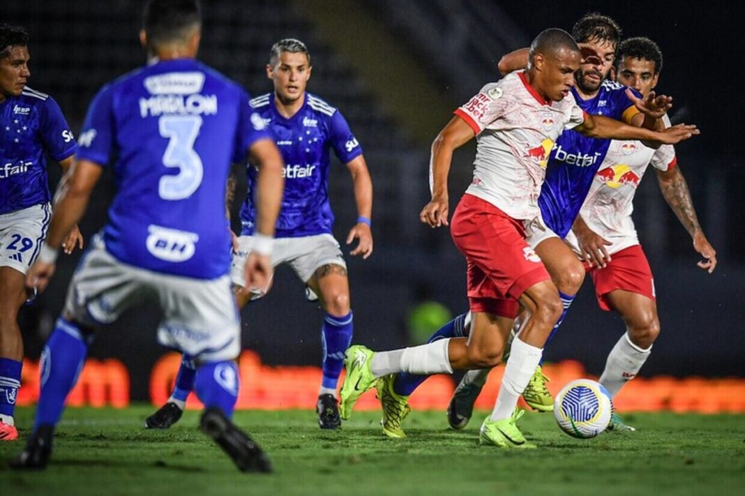 cruzeiro-arranca-empate-no-fim-e-bragantino-segue-no-z4-do-brasileirao