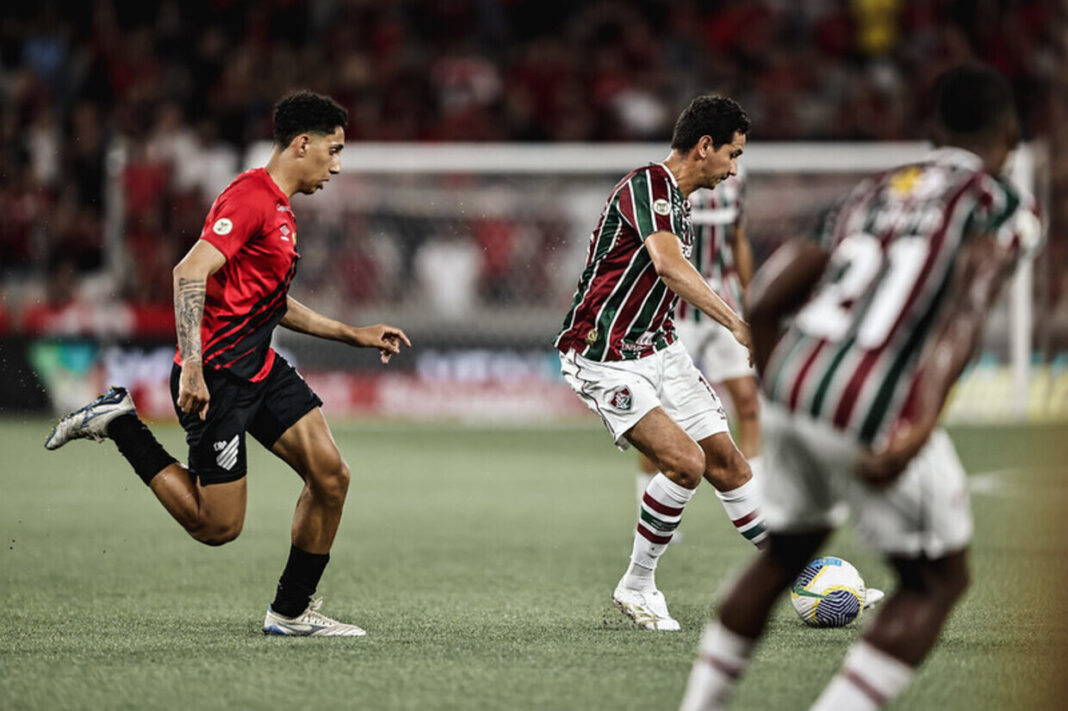 athletico-e-fluminense-empatam-em-grande-jogo-e-seguem-sob-risco-na-serie-a