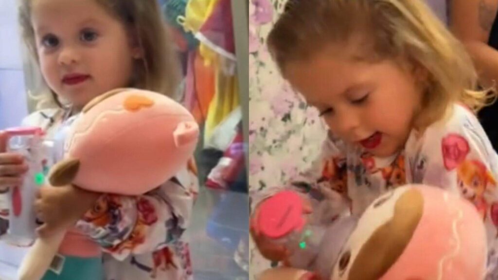 Maria Flor cuida de boneca “dodói” e encanta a web – Cidade AC News maria-flor-cuida-de-boneca-“dodoi”-e-encanta-a-web