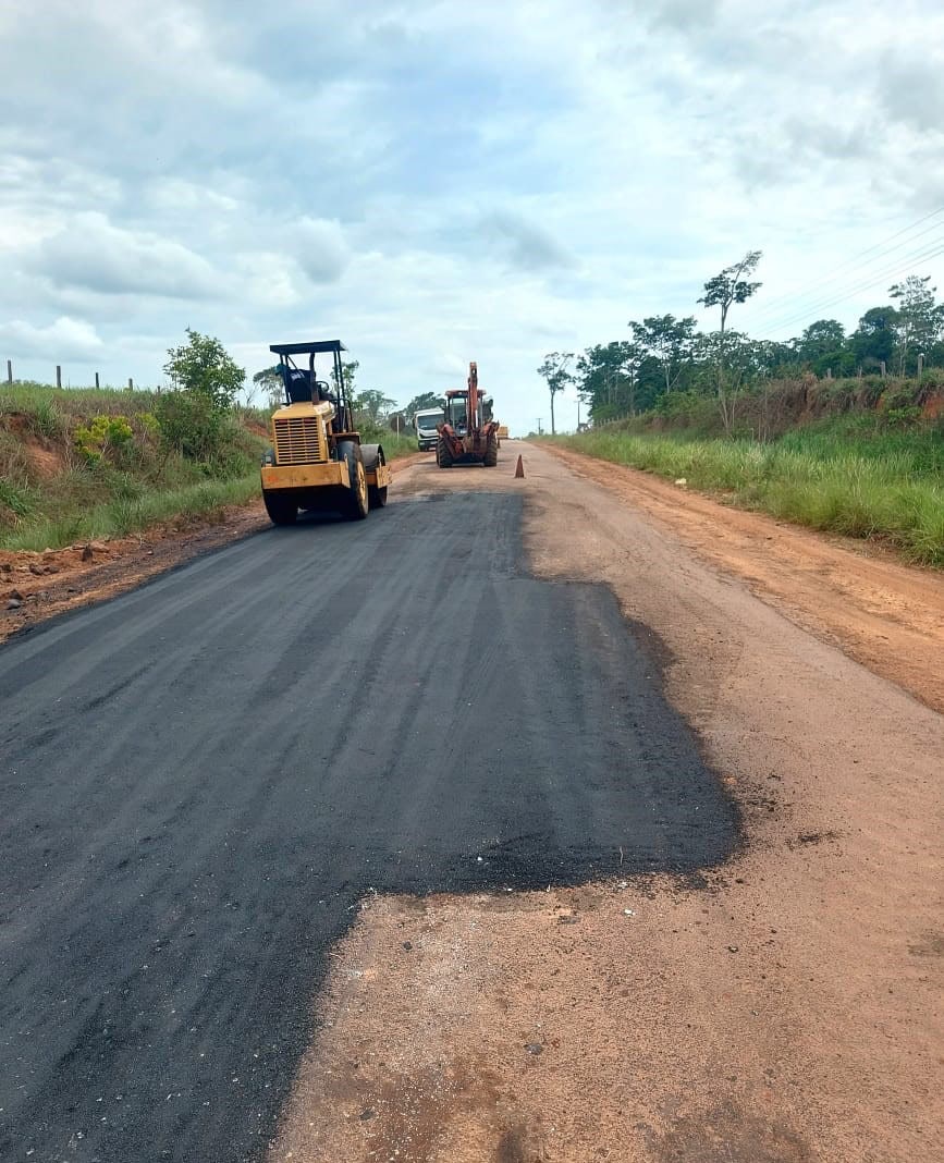 deracre-intensifica-manutencao-da-rodovia-ac-475-para-garantir-trafegabilidade-durante-periodo-de-chuvas