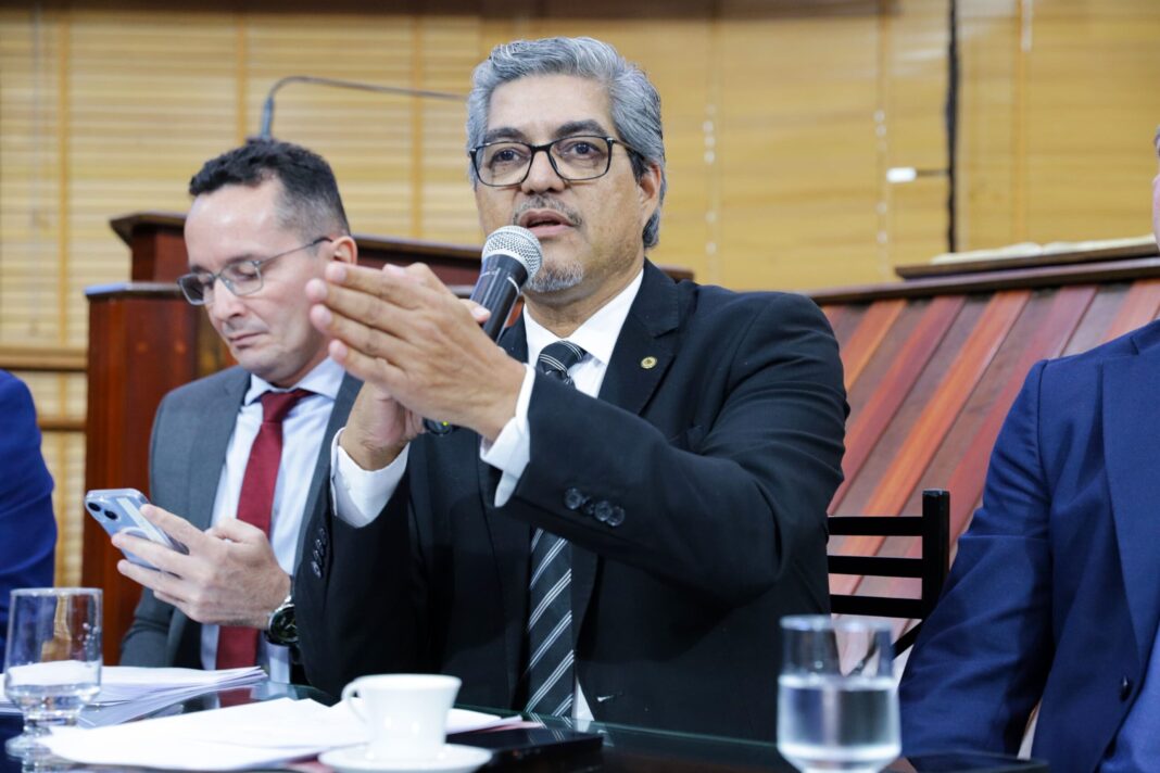 edvaldo-magalhaes-destaca-desafios-e-projecoes-do-orcamento-2025-em-audiencia-publica