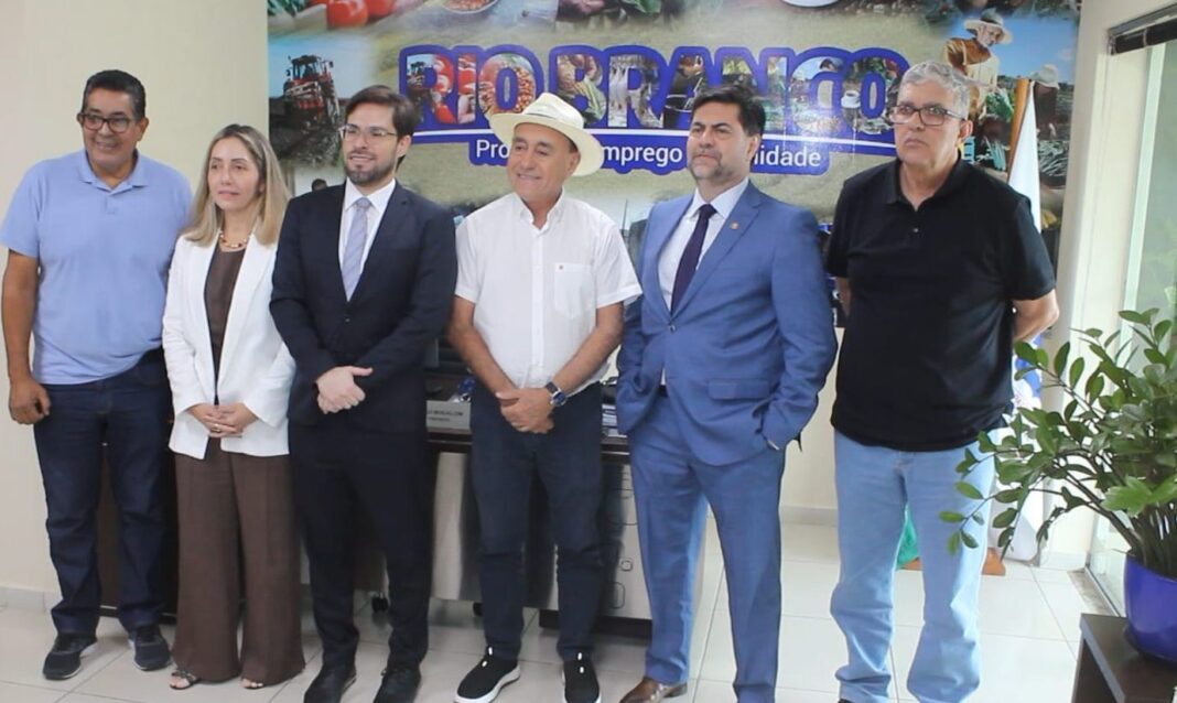 prefeito-de-rio-branco-recebe-visita-tecnica-do-mpe/ac-sobre-o-1001-dignidades