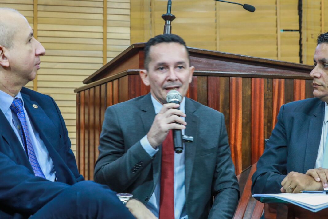 deputado-adailton-cruz-destaca-desafios-e-avancos-durante-audiencia-sobre-a-loa-2025