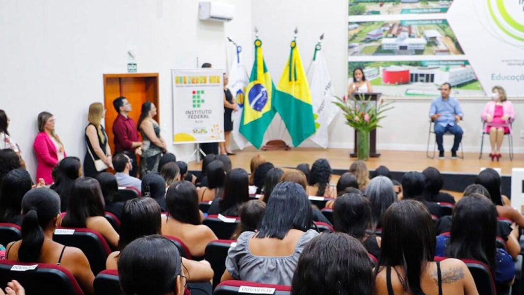 prefeitura-e-ifac-certificam-120-mulheres-no-curso-de-microempreendedor-individual-em-rio-branco