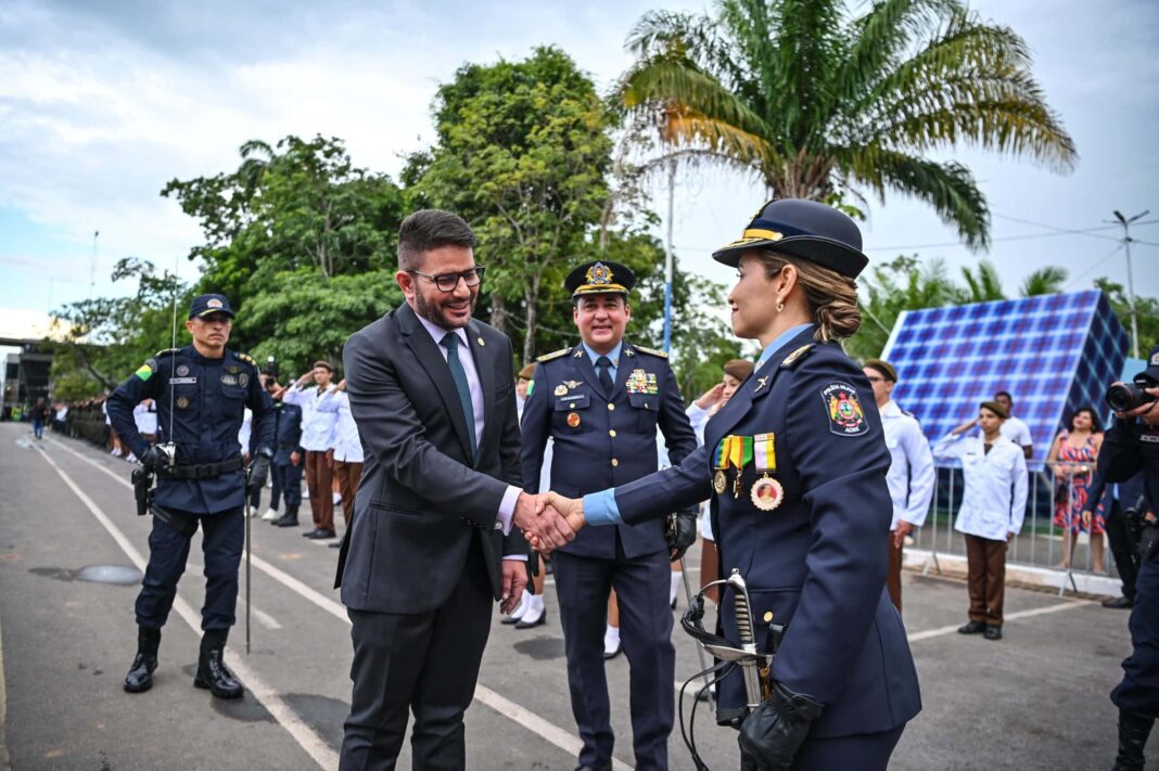 governador-gladson-cameli-empossa-primeira-mulher-no-comando-geral-da-pm-e-coronel-promete-fortalecer-policiamento-comunitario-e-humanizado