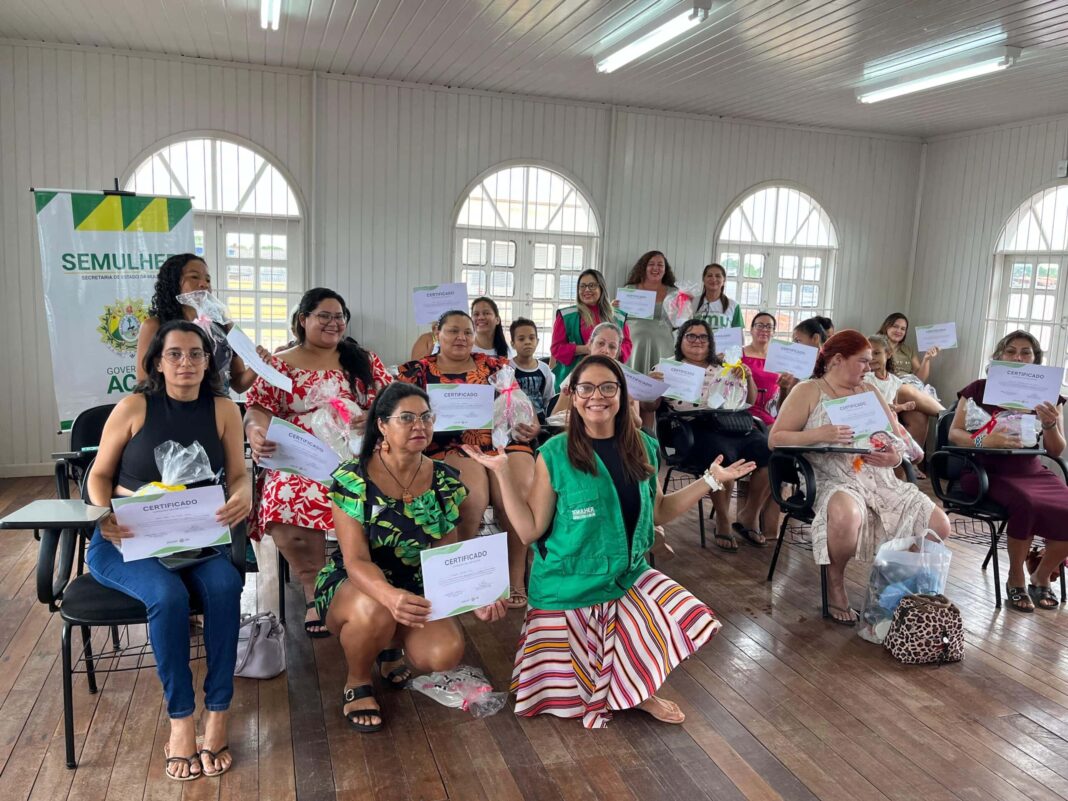 autista-e-mae-de-tres-criancas-com-autismo-finaliza-curso-profissionalizante-da-semulher,-“uma-grande-oportunidade”