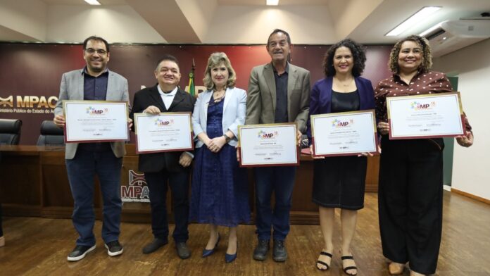 prefeitura-de-rio-branco-recebe-homenagens-na-celebracao-aos-10-anos-de-mp-na-comunidade