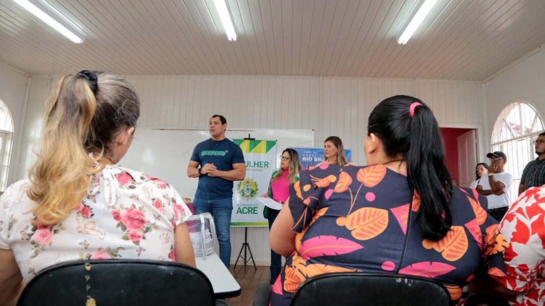 casa-rosa-mulher-e-centro-da-juventude-em-rio-branco-recebem-visita-de-deputado-federal