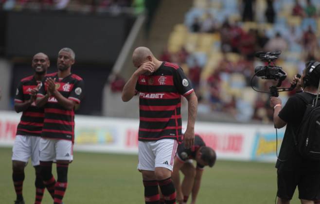 despedida-do-adriano-tem-homenagens,-emocao-e-vitoria-do-flamengo-sobre-a-italia