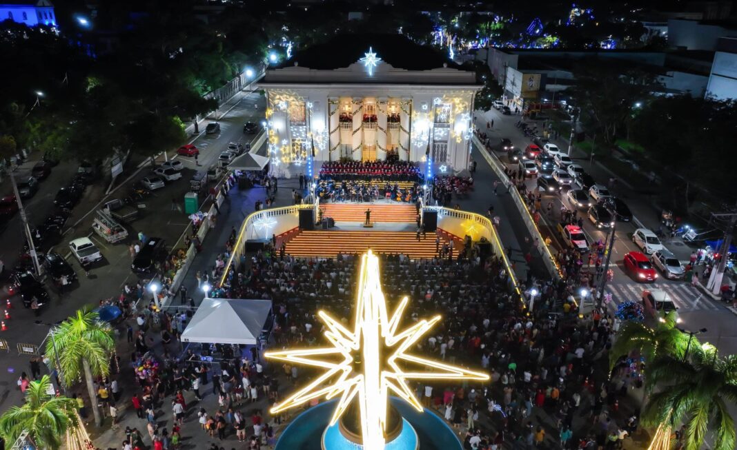 sob-as-luzes-do-palacio-rio-branco,-cantata-de-natal-emociona-centenas-de-pessoas:-‘facam-acoes-positivas’,-diz-governador