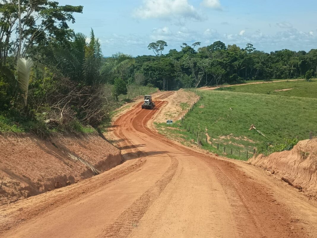 deracre-garante-melhorias-com-picarramento-no-ramal-nova-olinda,-na-transacreana