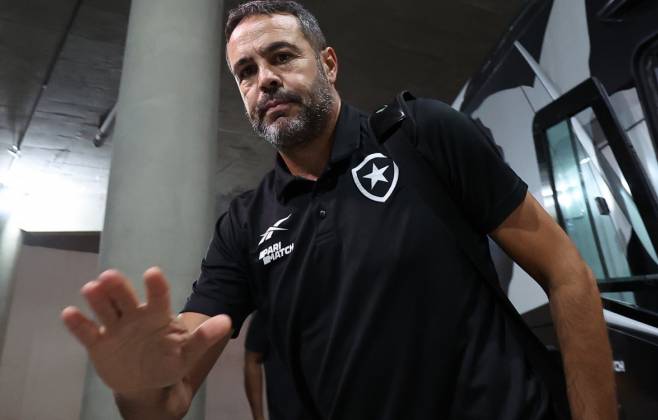 botafogo-emite-nota-reafirmando-contrato-de-mais-um-ano-com-artur-jorge-e-alto-salario