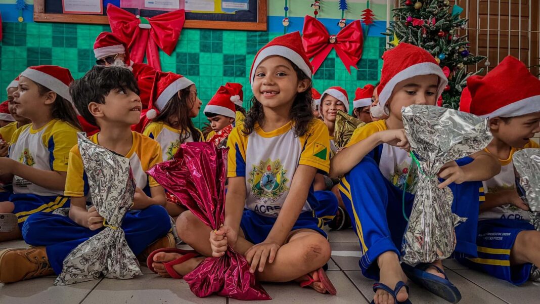 governo-conclui-entrega-de-brinquedos-da-campanha-natal-compartilhando-esperanca-em-14-escolas-de-rio-branco