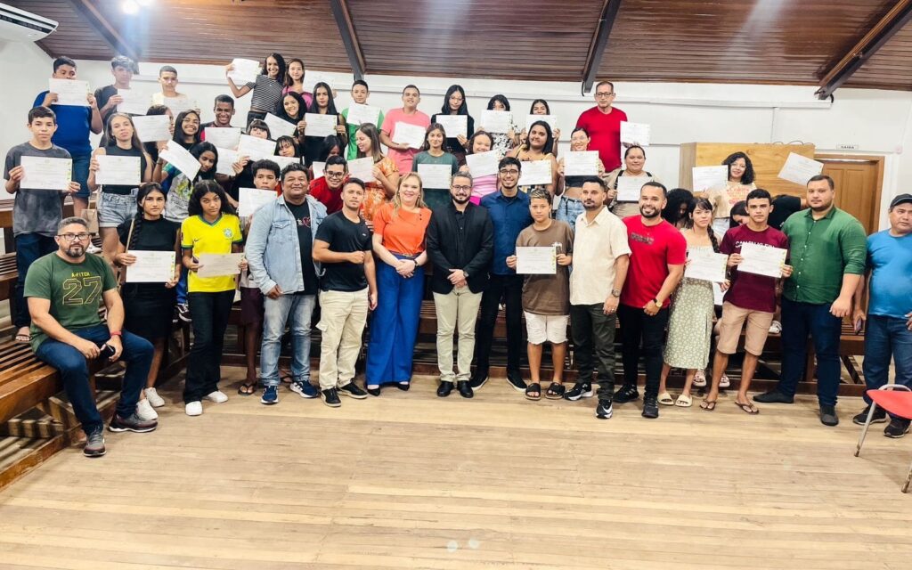 estado-certificou-500-cidadaos-com-cursos-de-informatica-basica-e-avancada-na-baixada-da-sobral