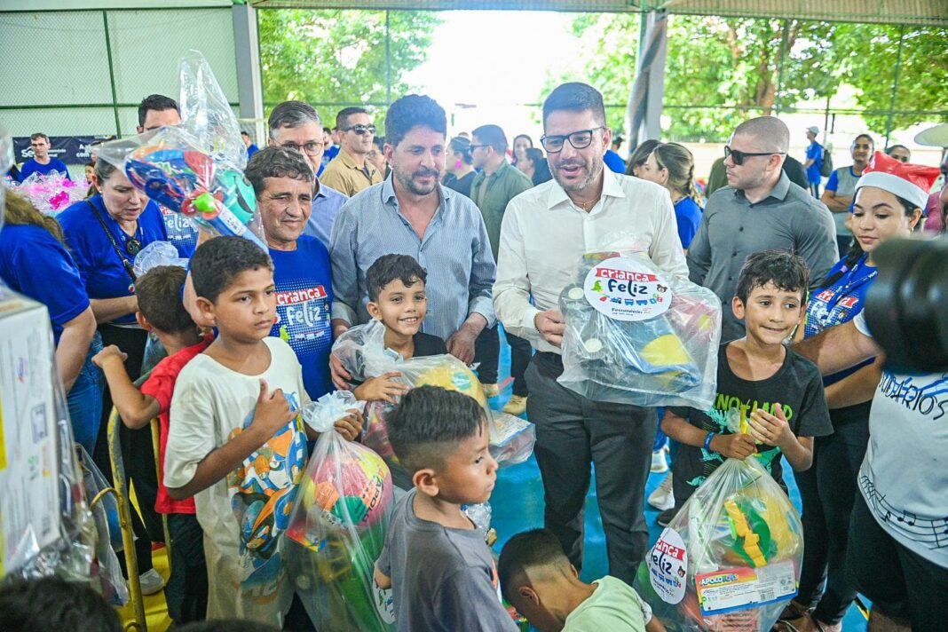 governador-gladson-cameli-participa-da-entrega-de-mais-de-3-mil-brinquedos-para-criancas-durante-projeto-do-sistema-s