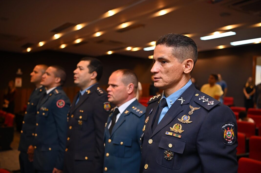 governador-gladson-cameli-prestigia-formacao-de-oficiais-militares-em-curso-de-aprimoramento 