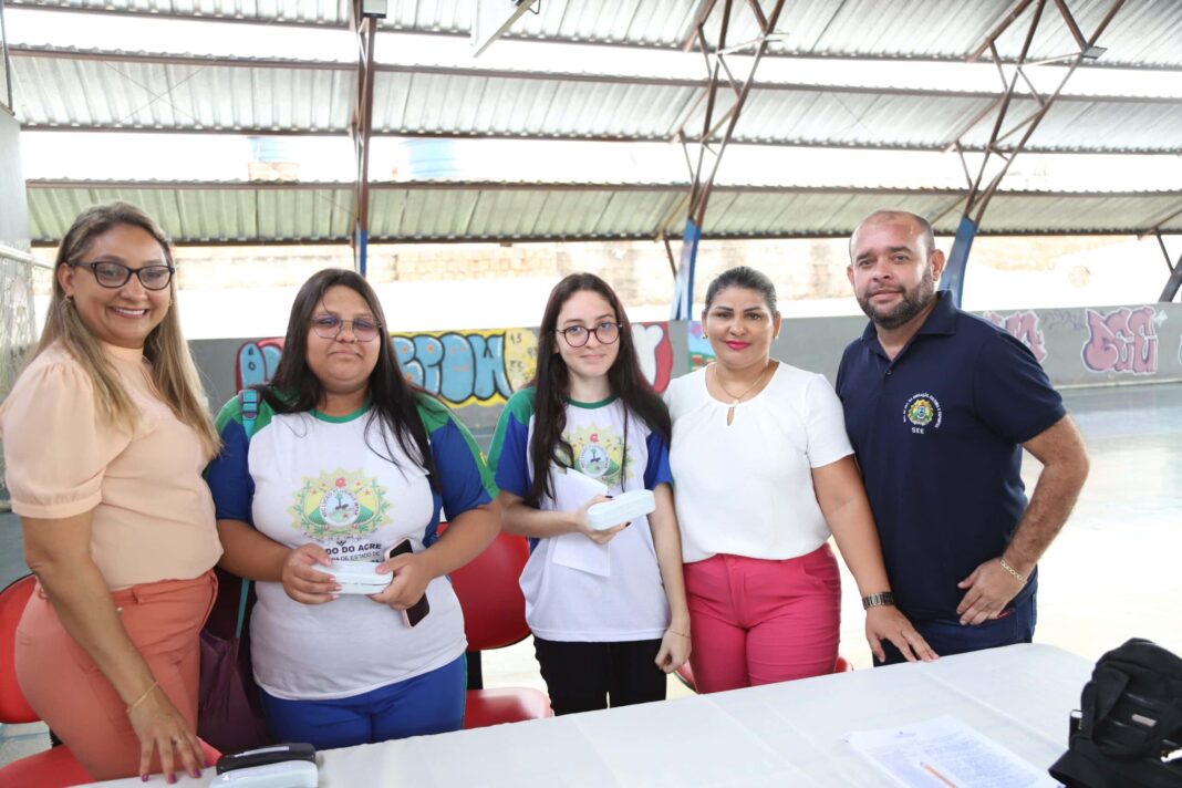 programa-olhar-digital-entrega-oculos-para-estudantes-em-rio-branco