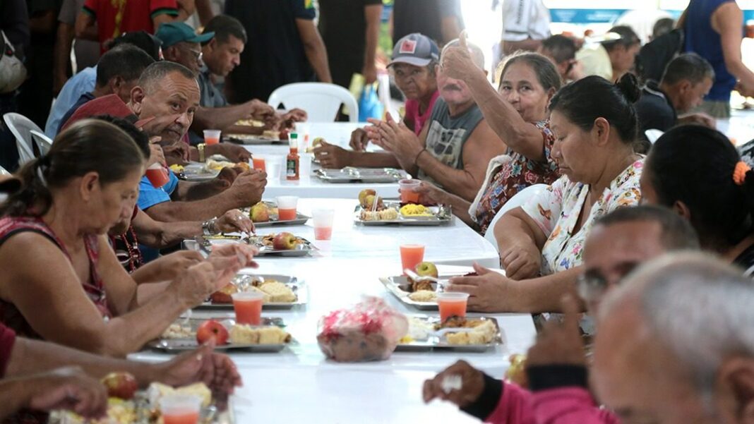 prefeitura-oferece-refeicao-natalina-gratuita-para-os-usuarios-no-restaurante-popular