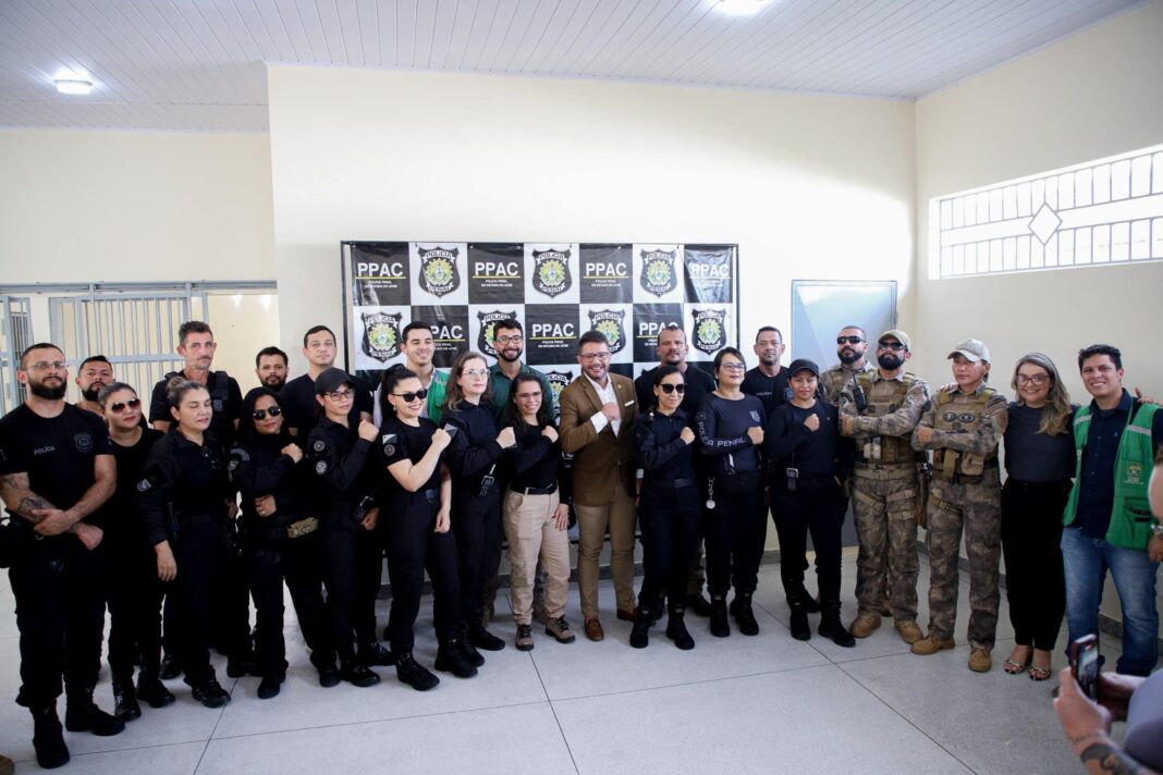 governador-entrega-novo-bloco-da-unidade-penitenciaria-feminina-de-rio-branco-e-carros-para-reforcar-trabalho-do-iapen