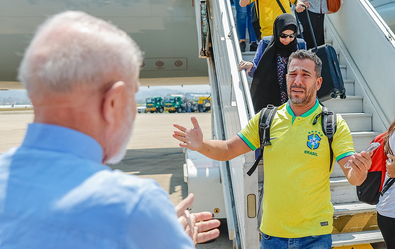 06.10.2024 - Recepção de boas-vindas aos cidadãos brasileiros repatriados do Líbano em voo da FAB