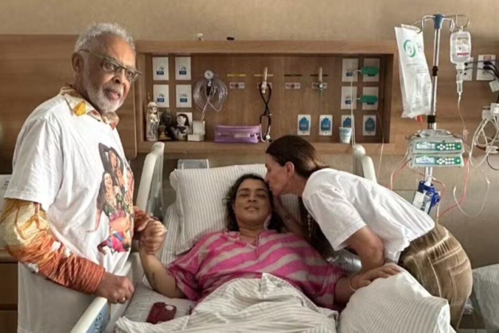 No hospital, Preta Gil recebe carinho do pai, Gilberto Gil, e da madrasta, Flora – Cidade AC News no-hospital,-preta-gil-recebe-carinho-do-pai,-gilberto-gil,-e-da-madrasta,-flora