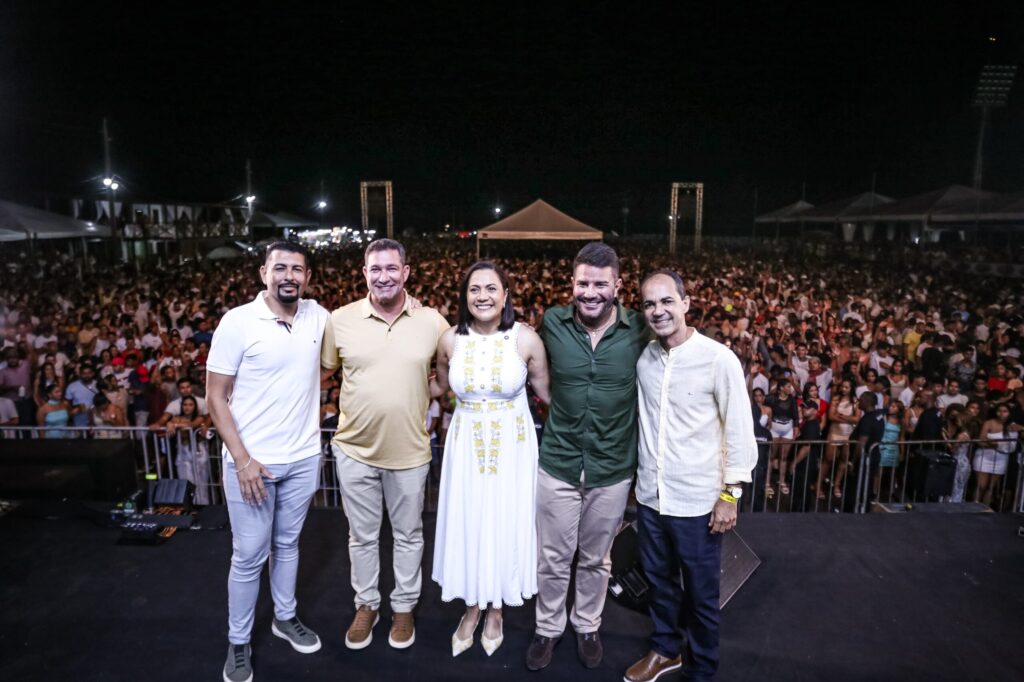 Réveillon da Família reúne milhares em Cruzeiro do Sul e celebra esperança e união – Cidade AC News reveillon-da-familia-reune-milhares-em-cruzeiro-do-sul-e-celebra-esperanca-e-uniao